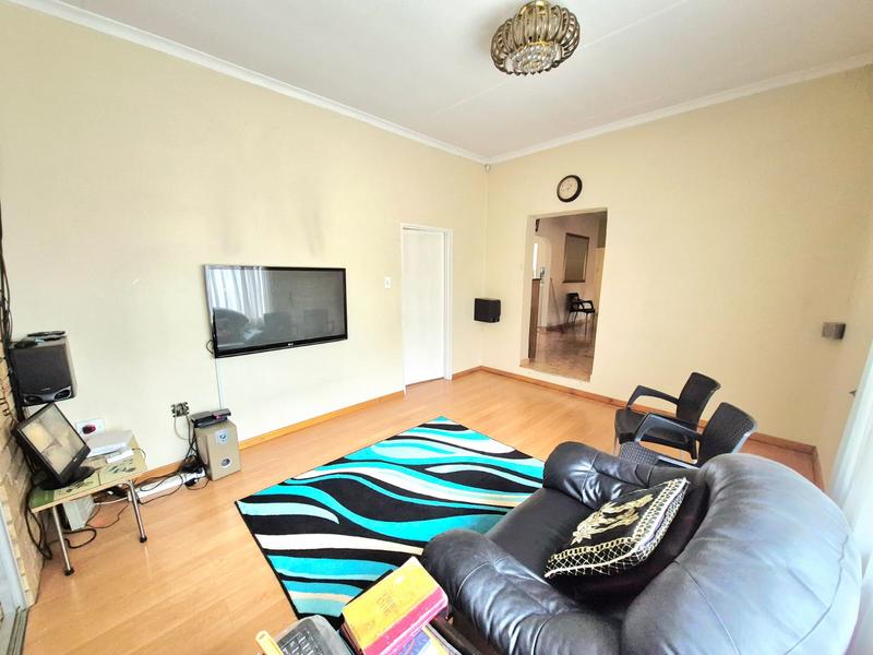 7 Bedroom Property for Sale in Heuweloord Gauteng