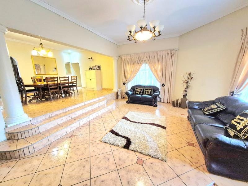 7 Bedroom Property for Sale in Heuweloord Gauteng