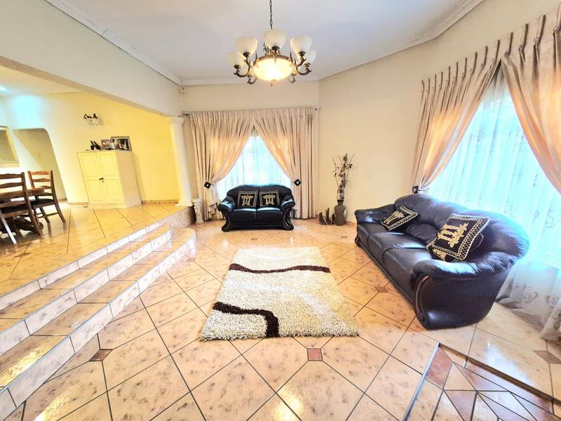 7 Bedroom Property for Sale in Heuweloord Gauteng