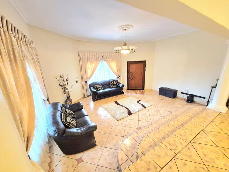 7 Bedroom Property for Sale in Heuweloord Gauteng