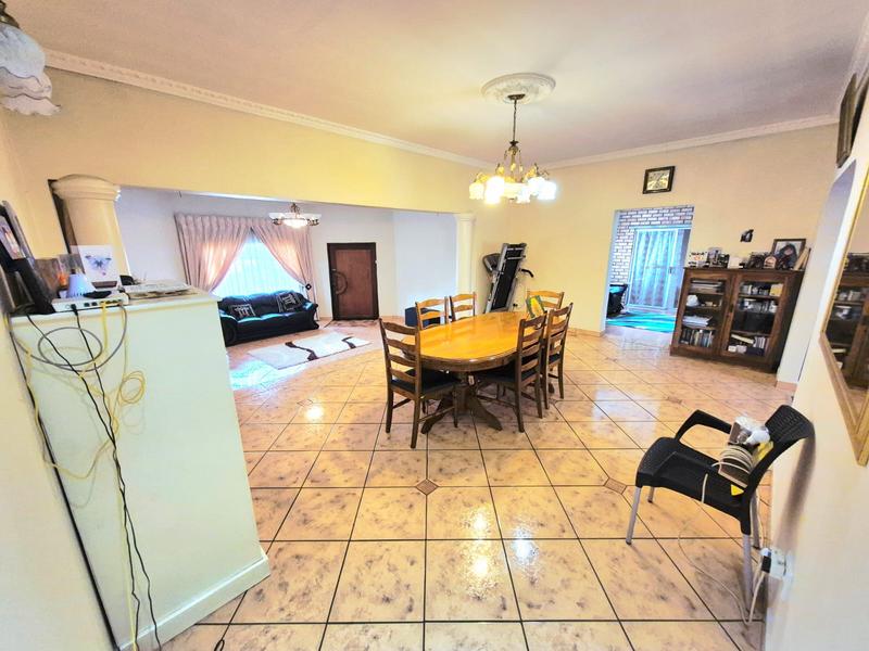 7 Bedroom Property for Sale in Heuweloord Gauteng