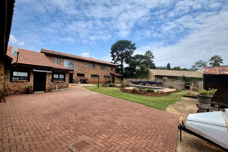 7 Bedroom Property for Sale in Heuweloord Gauteng
