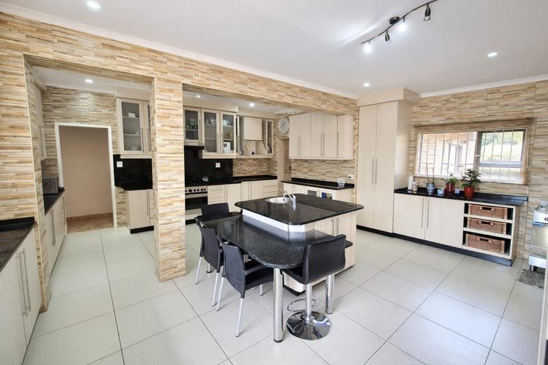 7 Bedroom Property for Sale in Heuweloord Gauteng