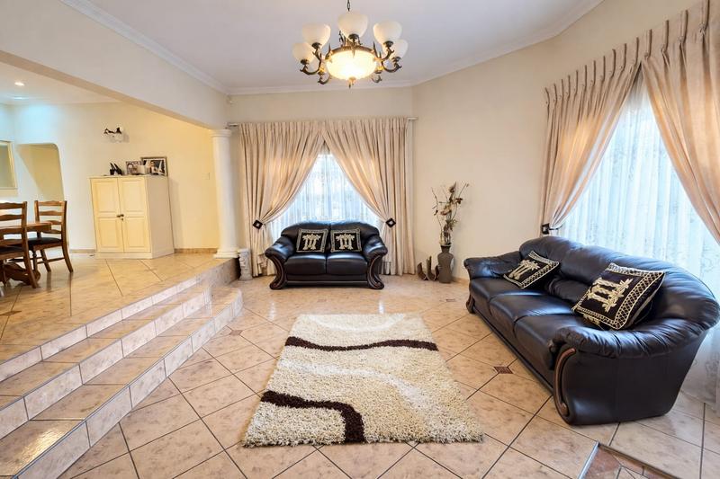 7 Bedroom Property for Sale in Heuweloord Gauteng