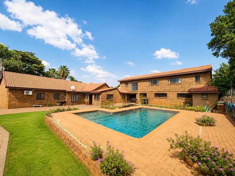 7 Bedroom Property for Sale in Heuweloord Gauteng