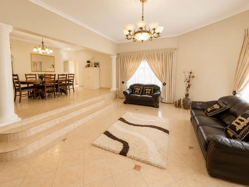 7 Bedroom Property for Sale in Heuweloord Gauteng