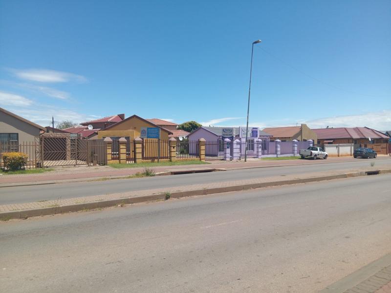 6 Bedroom Property for Sale in Marimba Gardens Gauteng