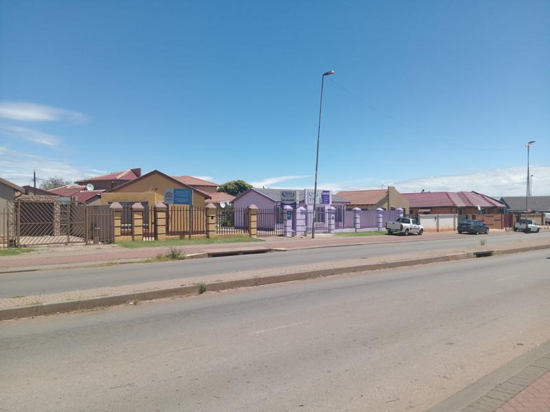 6 Bedroom Property for Sale in Marimba Gardens Gauteng