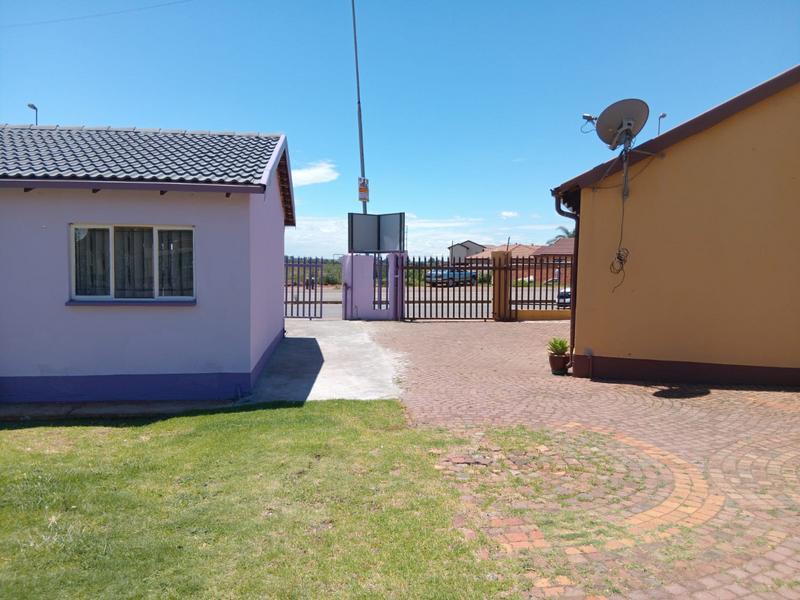 6 Bedroom Property for Sale in Marimba Gardens Gauteng