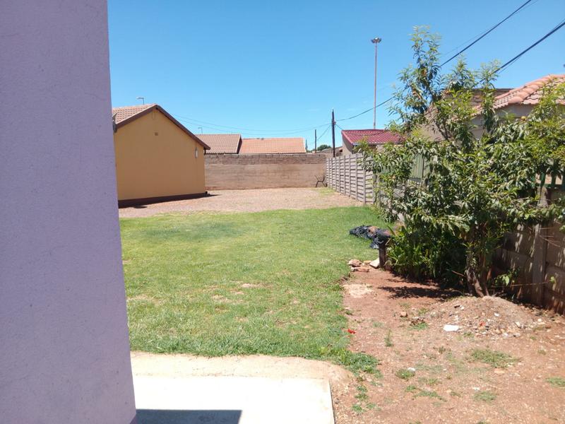 6 Bedroom Property for Sale in Marimba Gardens Gauteng