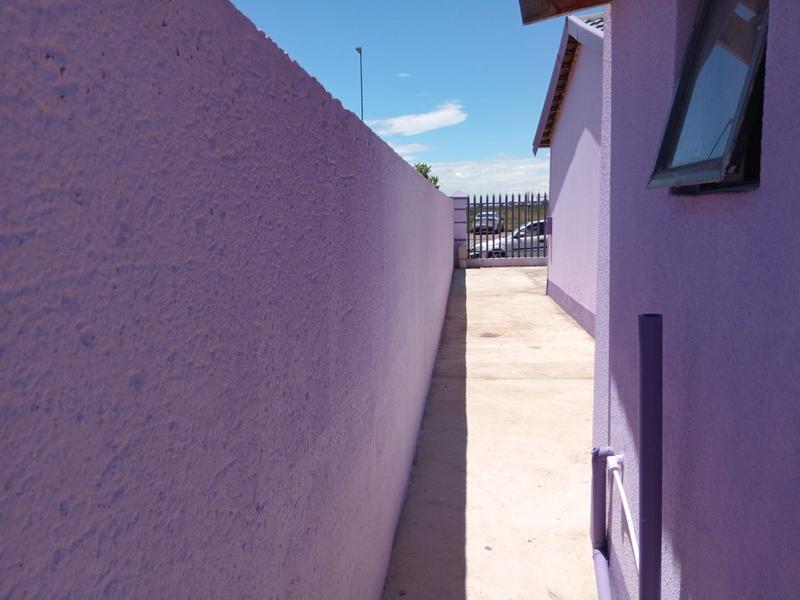 6 Bedroom Property for Sale in Marimba Gardens Gauteng