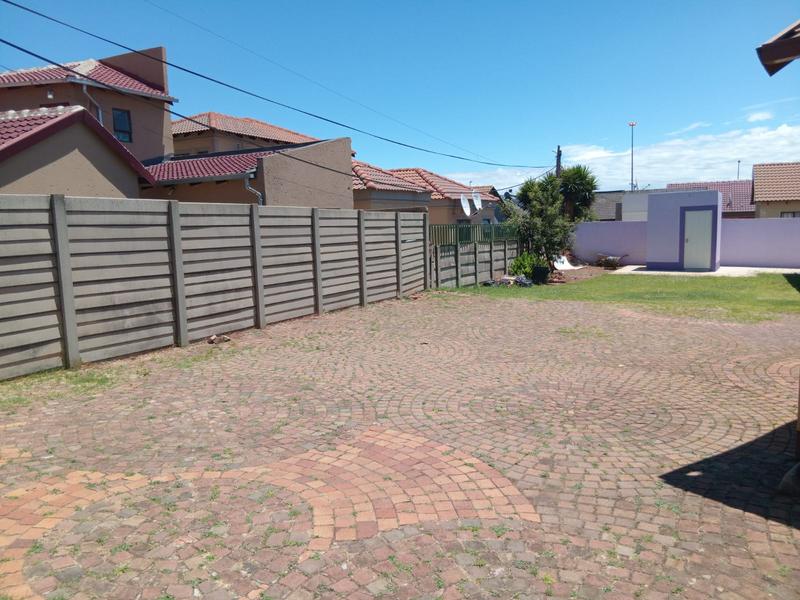 6 Bedroom Property for Sale in Marimba Gardens Gauteng