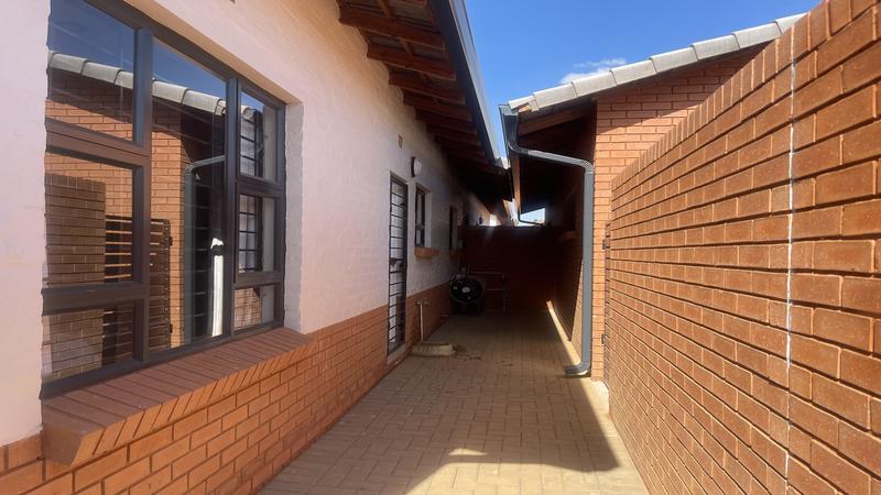 3 Bedroom Property for Sale in Rietvalleirand Gauteng