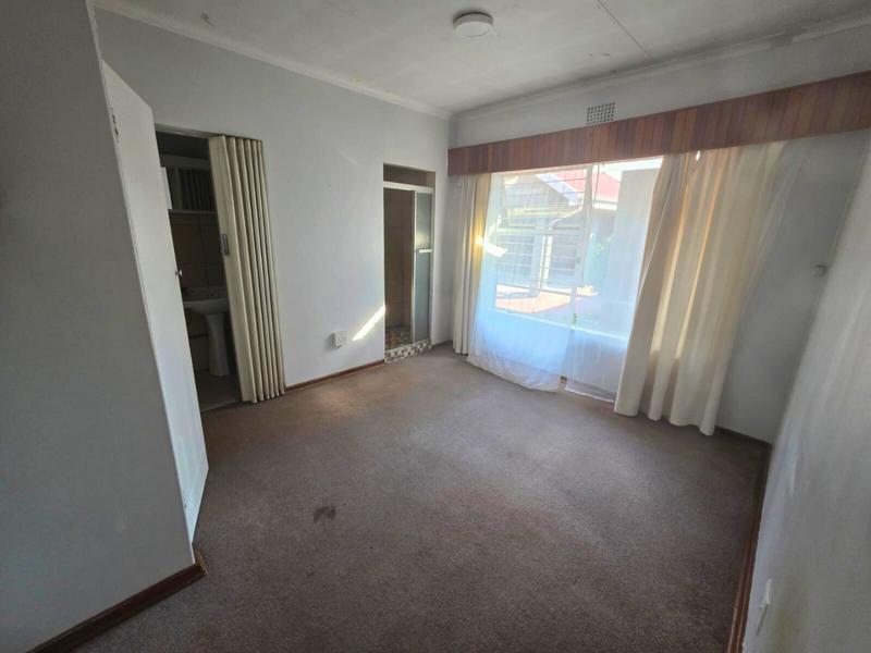 5 Bedroom Property for Sale in Aston Manor Gauteng