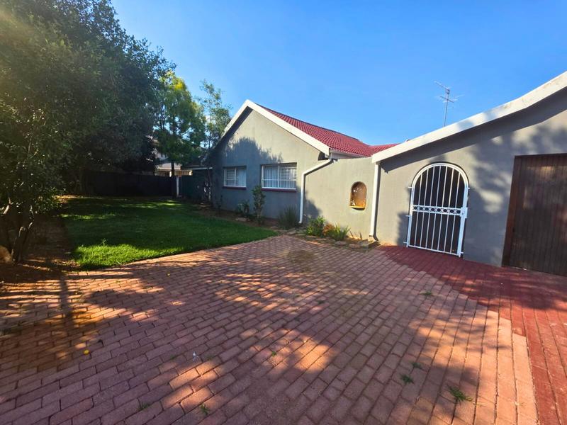 5 Bedroom Property for Sale in Aston Manor Gauteng