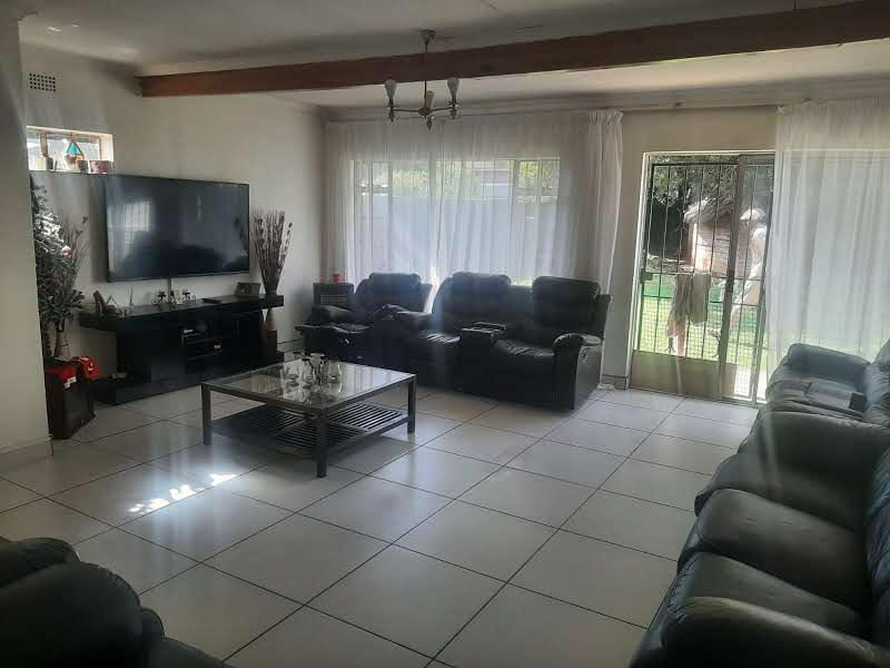 4 Bedroom Property for Sale in Brackendowns Gauteng
