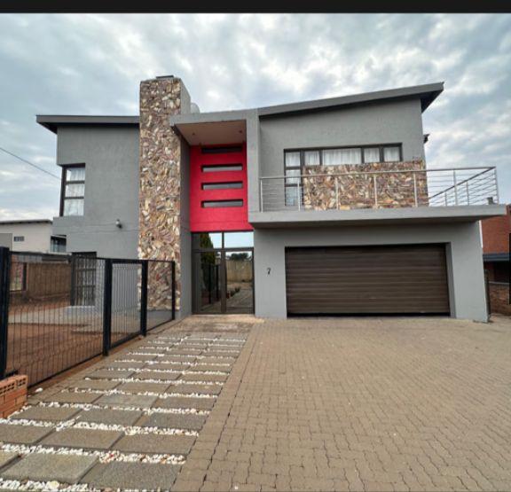 3 Bedroom Property for Sale in Clayville Gauteng