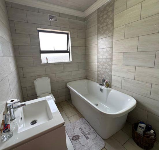 3 Bedroom Property for Sale in Clayville Gauteng