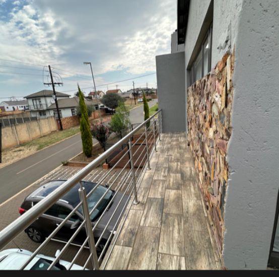 3 Bedroom Property for Sale in Clayville Gauteng