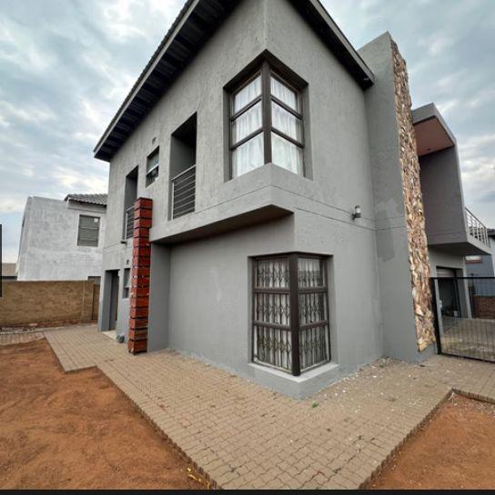 3 Bedroom Property for Sale in Clayville Gauteng