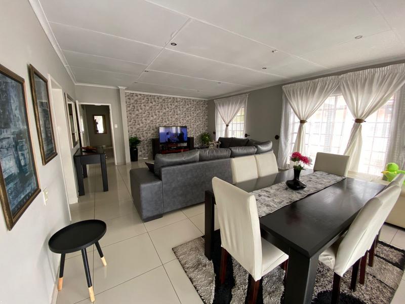 3 Bedroom Property for Sale in Clayville Gauteng
