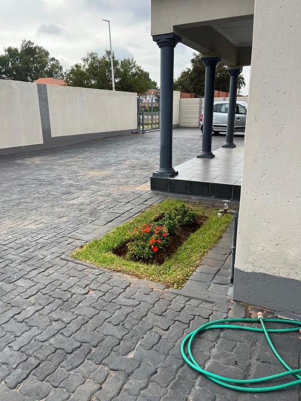 3 Bedroom Property for Sale in Clayville Gauteng