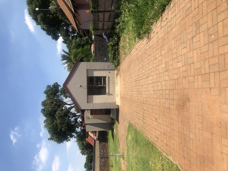 5 Bedroom Property for Sale in Clayville East Gauteng
