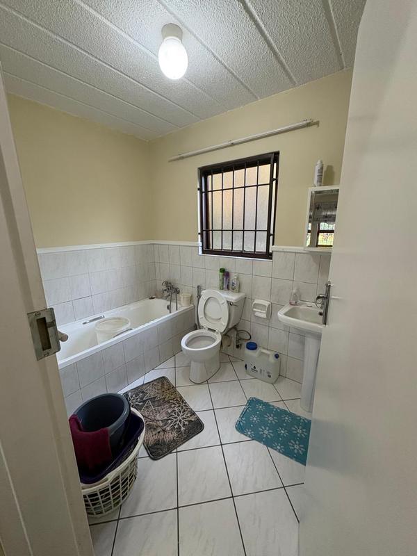 2 Bedroom Property for Sale in Robindale Gauteng