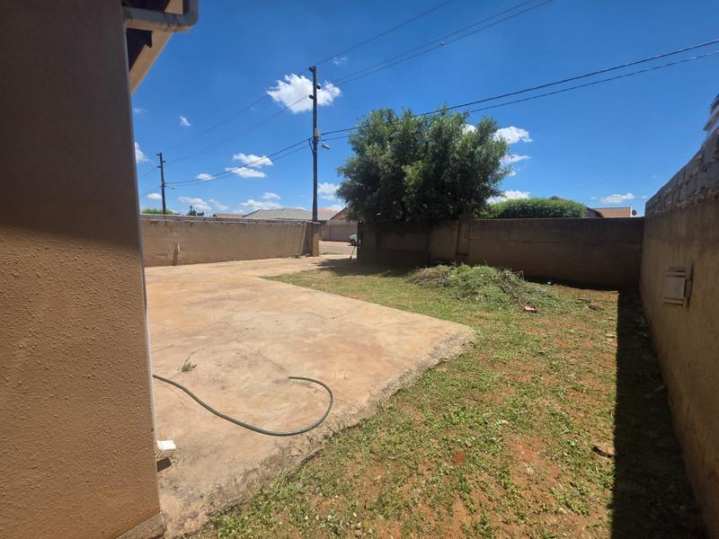 2 Bedroom Property for Sale in Protea Glen Gauteng