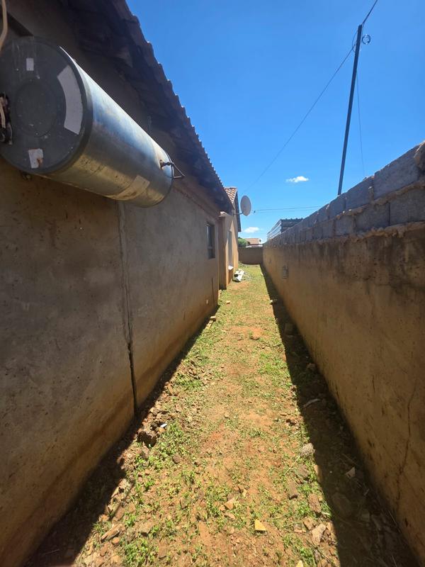 2 Bedroom Property for Sale in Protea Glen Gauteng