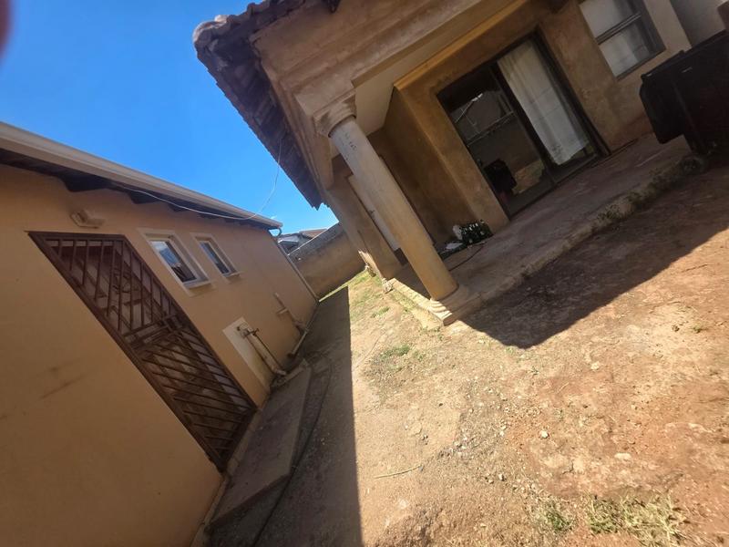 2 Bedroom Property for Sale in Protea Glen Gauteng