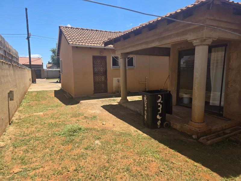 2 Bedroom Property for Sale in Protea Glen Gauteng