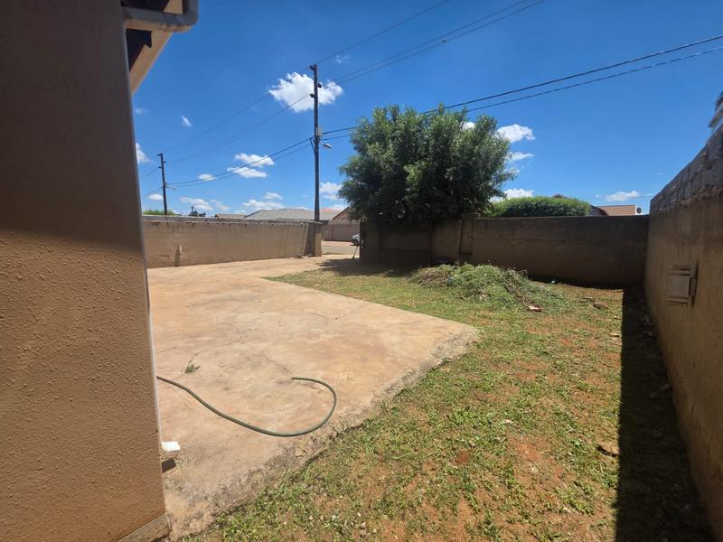 2 Bedroom Property for Sale in Protea Glen Gauteng