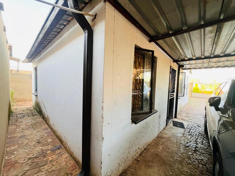 3 Bedroom Property for Sale in Protea Glen Gauteng