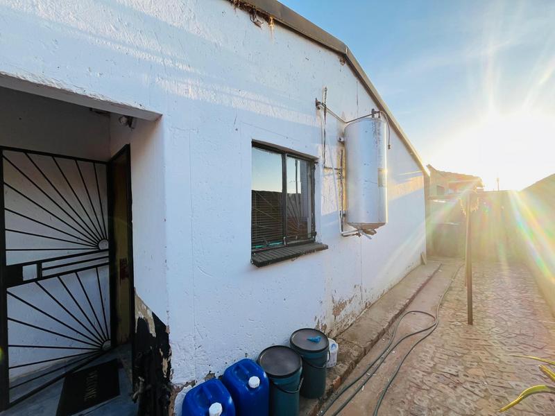 3 Bedroom Property for Sale in Protea Glen Gauteng