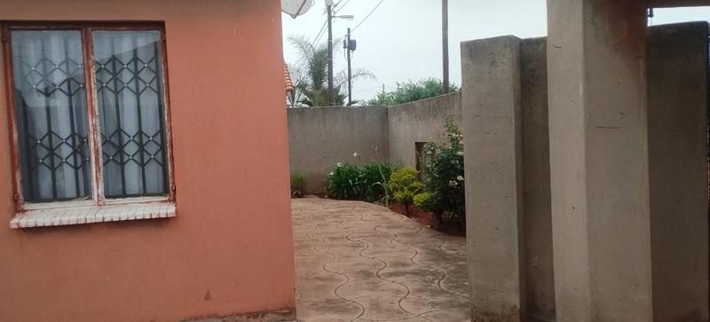 2 Bedroom Property for Sale in Protea Glen Gauteng