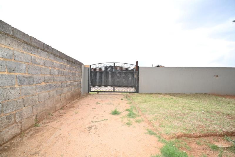 2 Bedroom Property for Sale in Protea Glen Gauteng