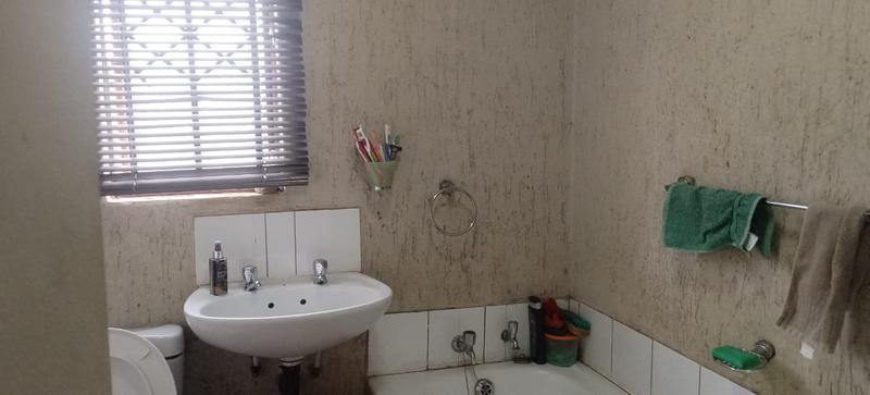 2 Bedroom Property for Sale in Protea Glen Gauteng