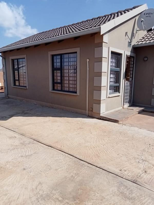 2 Bedroom Property for Sale in Toekomsrus Gauteng