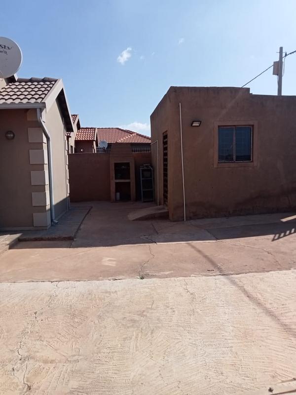 2 Bedroom Property for Sale in Toekomsrus Gauteng