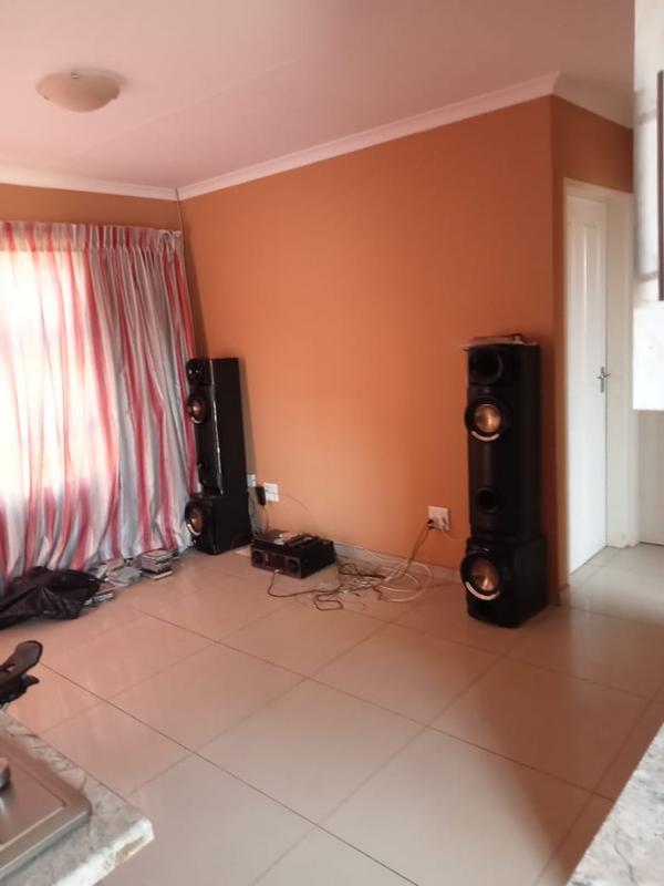 2 Bedroom Property for Sale in Toekomsrus Gauteng