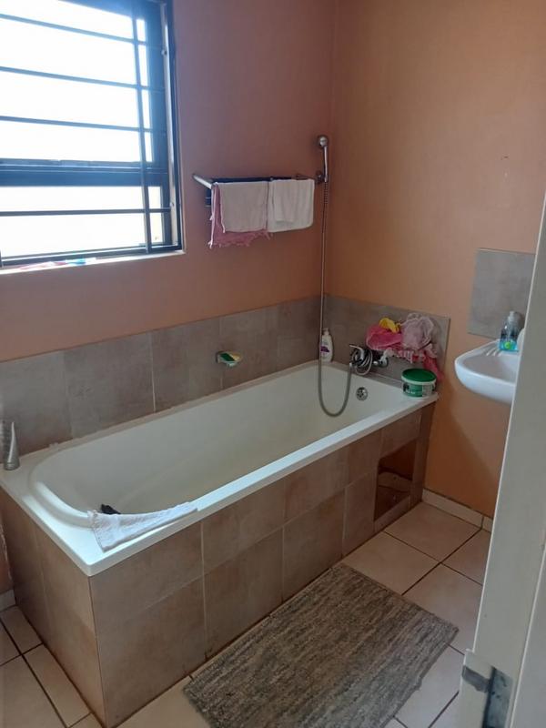 2 Bedroom Property for Sale in Toekomsrus Gauteng