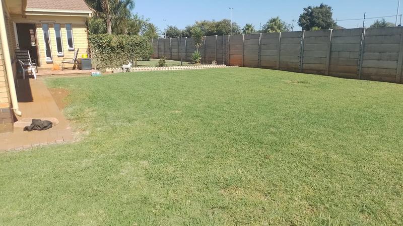3 Bedroom Property for Sale in Helikonpark Gauteng