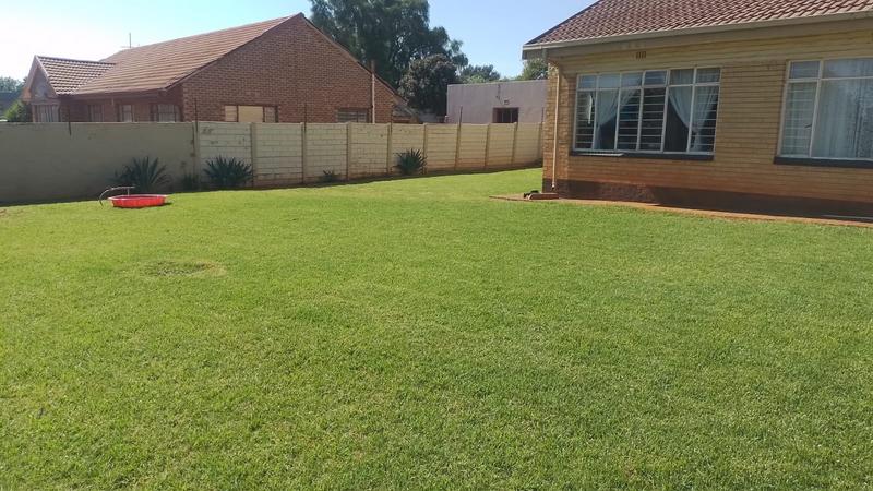 3 Bedroom Property for Sale in Helikonpark Gauteng