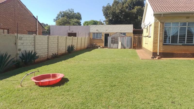 3 Bedroom Property for Sale in Helikonpark Gauteng