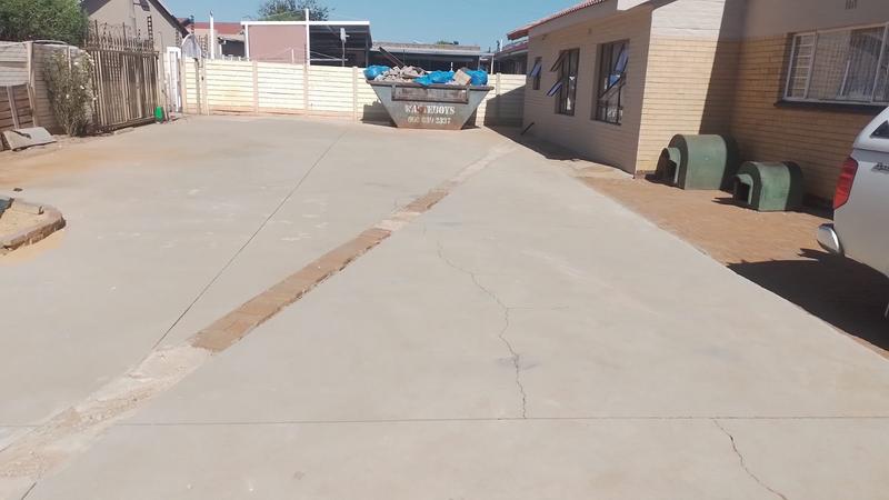 3 Bedroom Property for Sale in Helikonpark Gauteng
