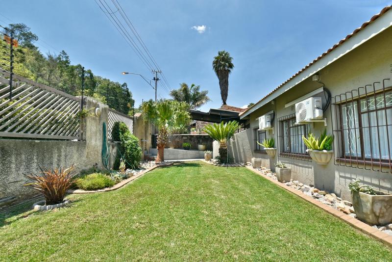 3 Bedroom Property for Sale in Oakdene Gauteng