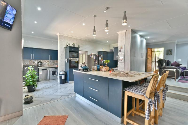 3 Bedroom Property for Sale in Oakdene Gauteng