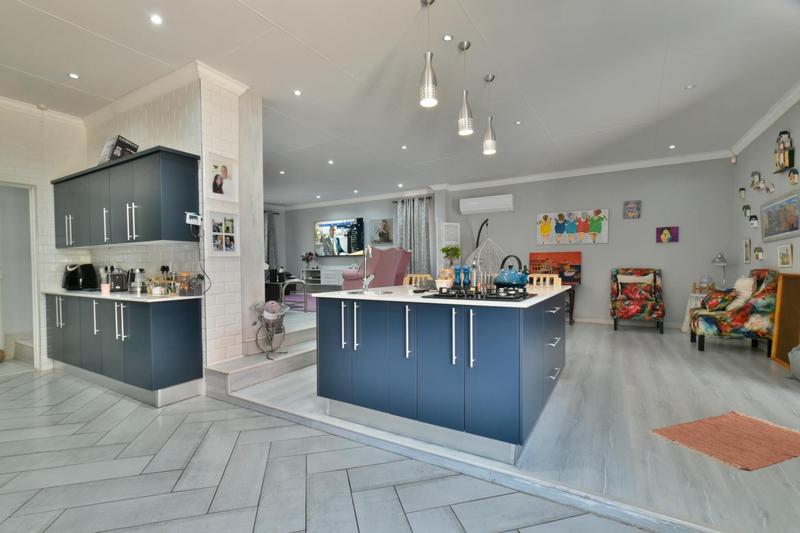 3 Bedroom Property for Sale in Oakdene Gauteng