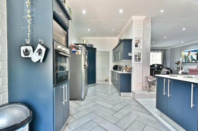 3 Bedroom Property for Sale in Oakdene Gauteng